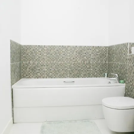 公寓 Bright 2 Bedroom In *