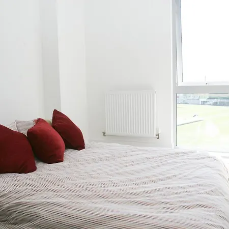 شقة Bright 2 Bedroom In