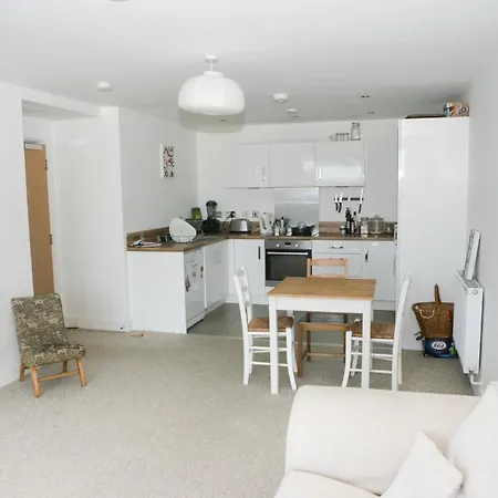 Bright 2 Bedroom In شقة *